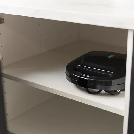 Chmielna By Bookinghost