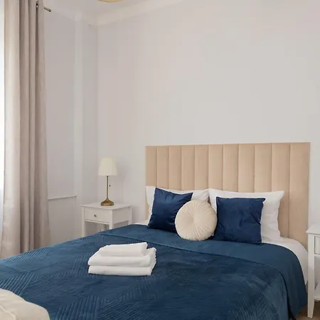Chmielna Apartment *