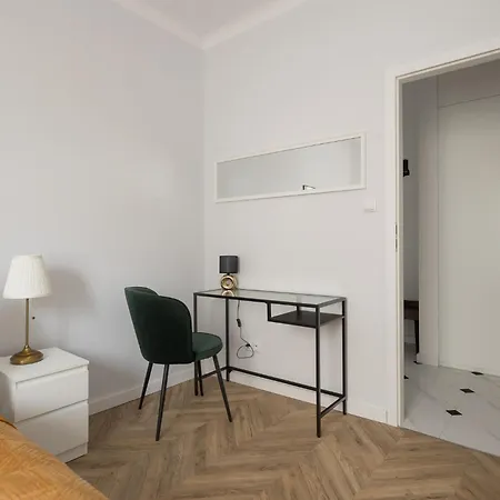 Chmielna Apartment *