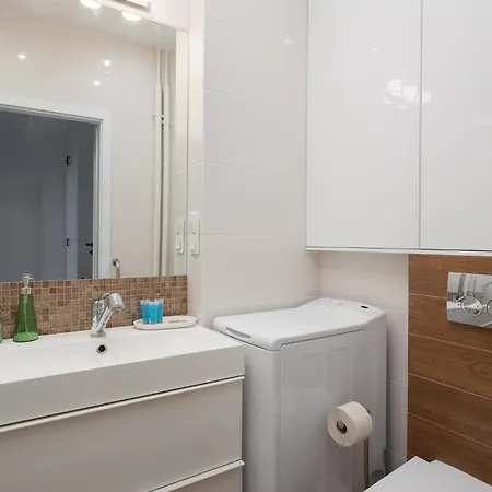 Chmielna Apartment *