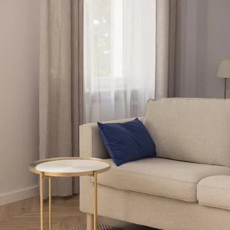 Chmielna By Bookinghost * Varšava