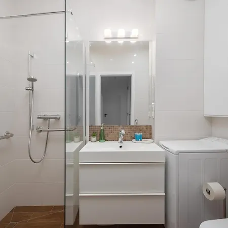 Chmielna By Bookinghost Apartmán *