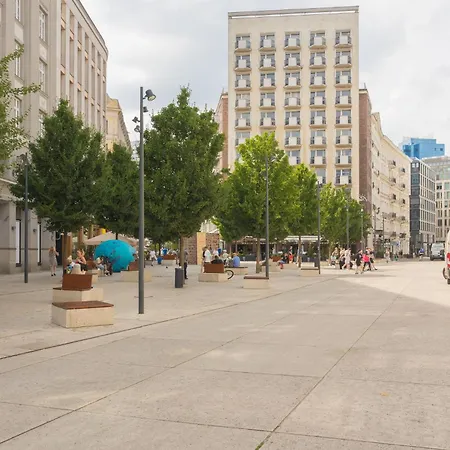 Chmielna By Bookinghost * ורשה