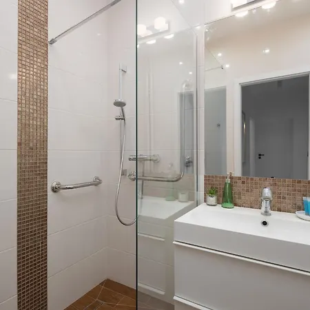 דירה Chmielna By Bookinghost